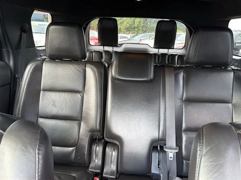 Used 2014 Ford Explorer XLT w/ Equipment Group 202A image 9