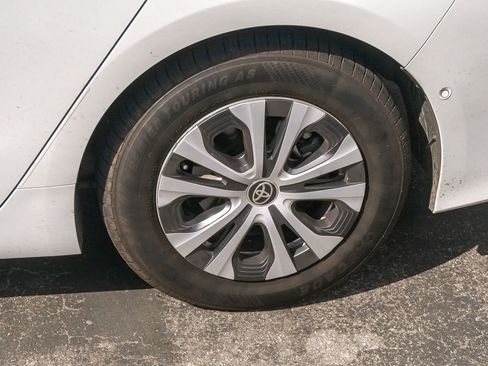 Used 2022 Toyota Prius Prime Limited FWD image 6