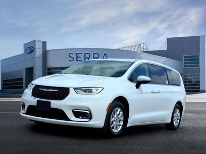 Used 2023 Chrysler Pacifica Touring-L