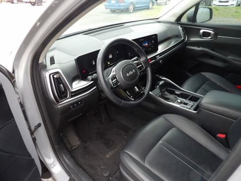 Used 2025 Kia Sorento EX FWD image 12