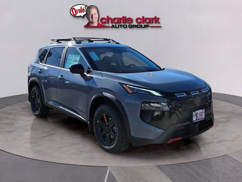 Used 2025 Nissan Rogue SV AWD/4WD image 8