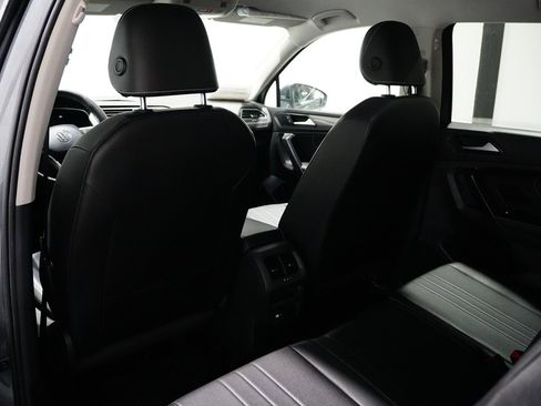 Used 2023 Volkswagen Tiguan SE image 17