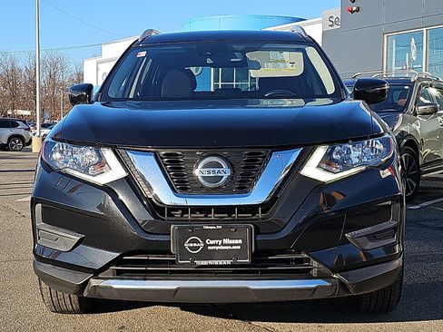 Used 2020 Nissan Rogue SV image 2
