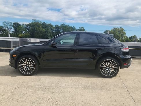 New 2026 Porsche Macan image 2