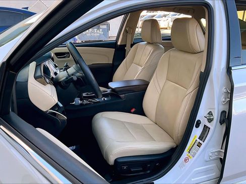 Used 2018 Toyota Avalon Limited image 7