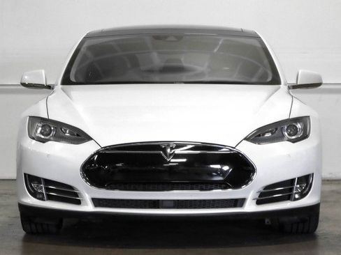 Used 2015 Tesla Model S 85D image 2