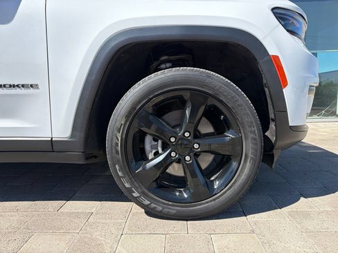 Used 2023 Jeep Grand Cherokee L Laredo AWD/4WD image 8