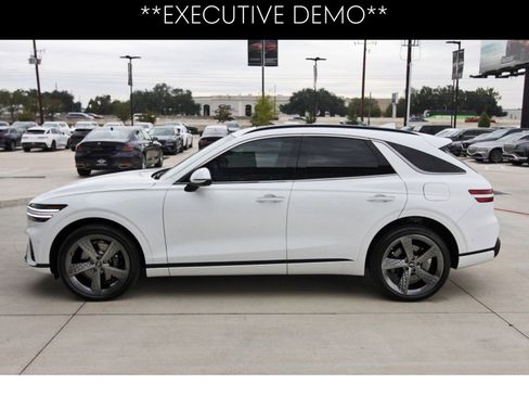Used 2025 Genesis GV70 2.5T Sport Prestige w/ Sport Prestige Package image 5