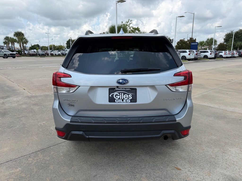 Used 2019 Subaru Forester Premium w/ All-Weather Package AWD/4WD image 4