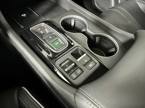 Used 2025 Honda Pilot Elite image 25