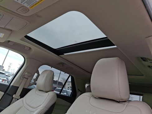 Used 2020 Ford Explorer Platinum w/ Premium Technology Package image 21