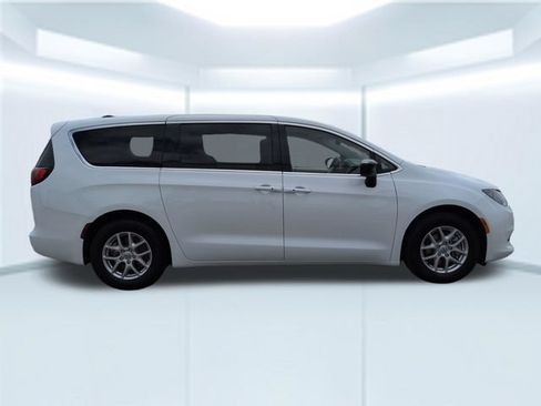 Used 2024 Chrysler Voyager LX w/ Fleet Security Group FWD image 7