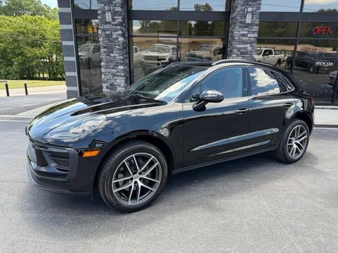 Used 2026 Porsche Macan AWD/4WD image 3