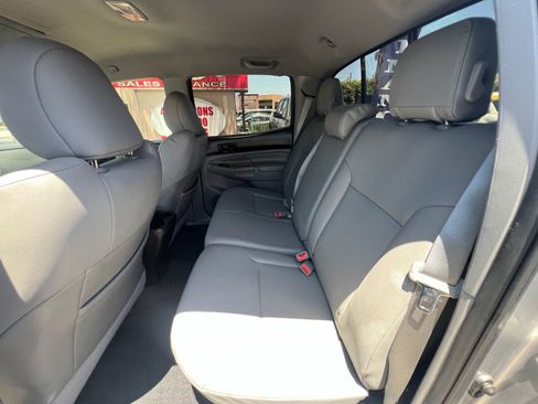 Used 2015 Toyota Tacoma PreRunner w/ Limited Package RWD image 12