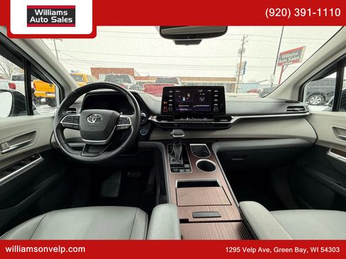 Used 2021 Toyota Sienna XLE image 17