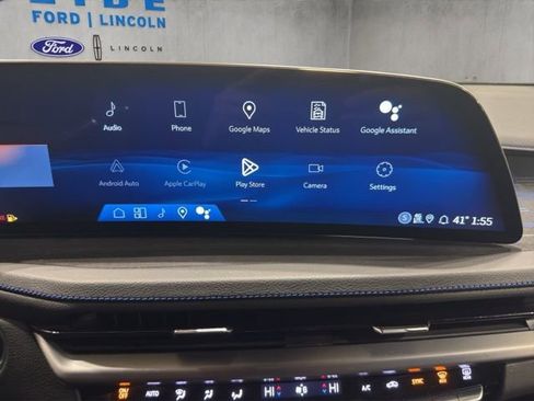 Used 2025 Cadillac XT4 Sport image 16