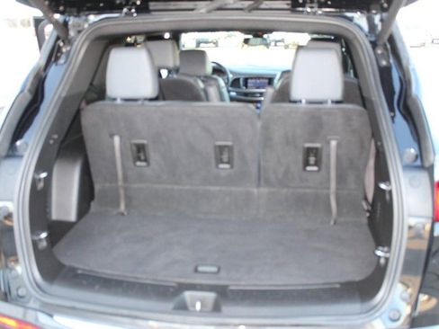 Used 2023 Buick Enclave Essence image 10