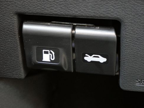 Used 2024 Nissan Versa S w/ Trunk Package image 28