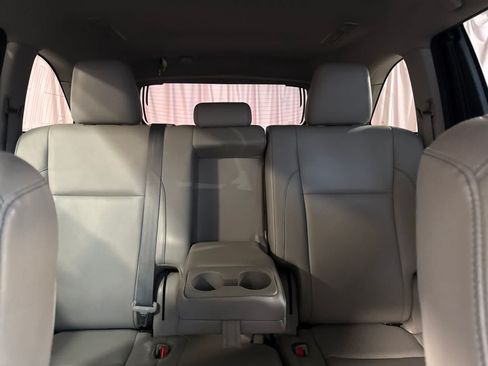 Used 2017 Toyota Highlander XLE AWD/4WD image 20