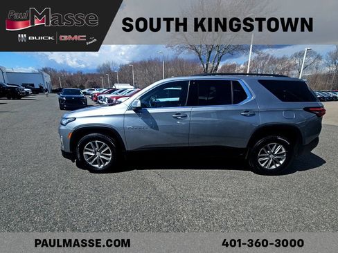 Used 2023 Chevrolet Traverse LT w/ Rear Camera Mirror Package image 3