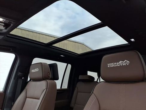 New 2026 Chevrolet Suburban High Country image 11