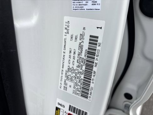 Used 2024 Toyota Tacoma TRD Off-Road image 30