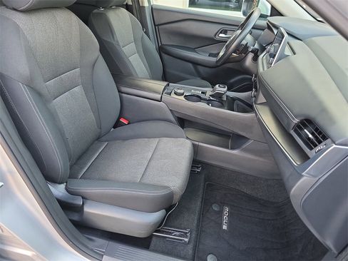 Used 2024 Nissan Rogue SV image 33