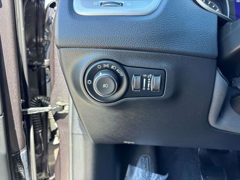 Certified 2020 Jeep Compass Latitude w/ Cold Weather Group AWD/4WD image 16