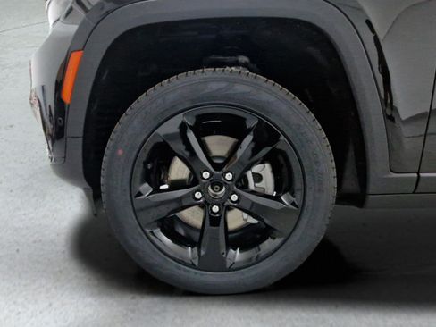 New 2025 Jeep Grand Cherokee L Limited w/ Luxury Tech Group II image 36