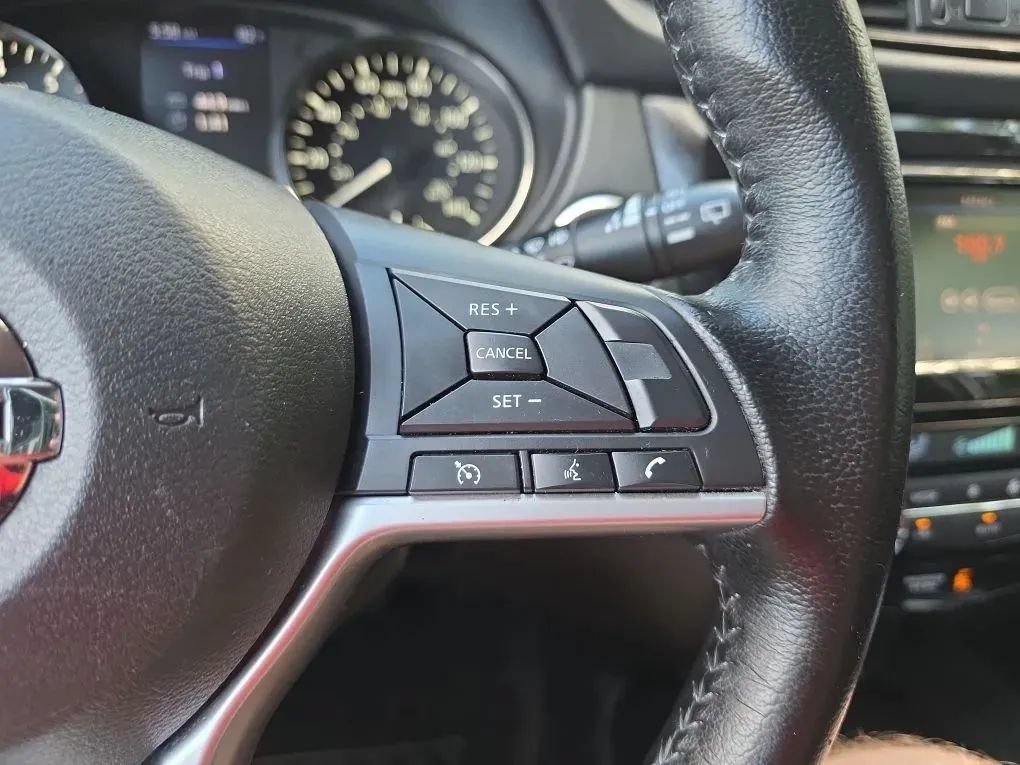 Used 2020 Nissan Rogue SV FWD image 20