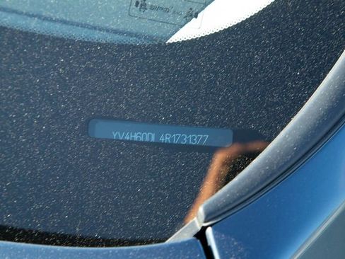 Used 2024 Volvo XC60 T8 Plus w/ Climate Package image 31