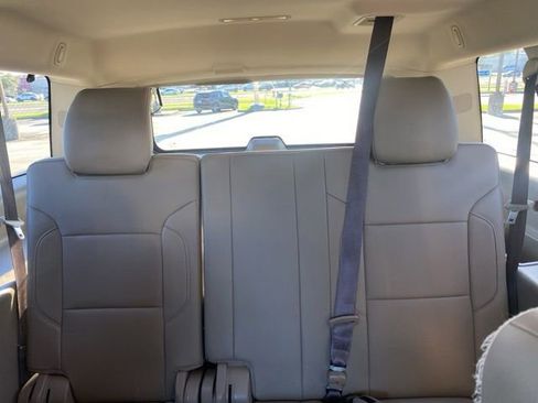Used 2017 Chevrolet Suburban LT image 18