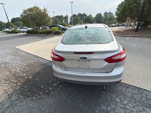 Used 2012 Ford Focus SE FWD image 4