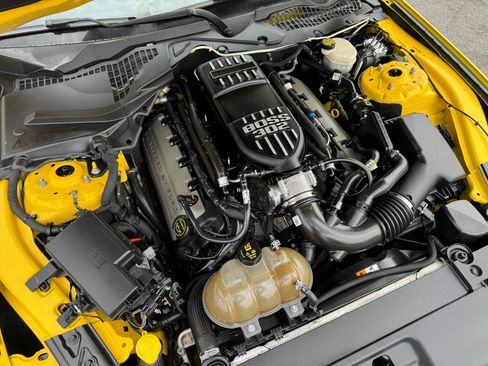 Used 2017 Ford Mustang GT RWD image 14