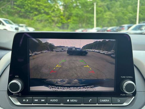 Used 2025 Nissan Rogue SV FWD image 21