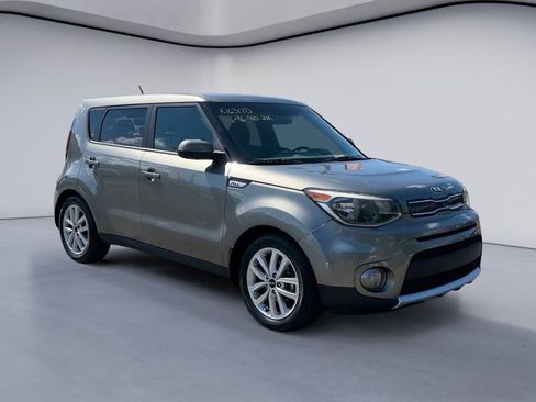Used 2018 Kia Soul + FWD image 7