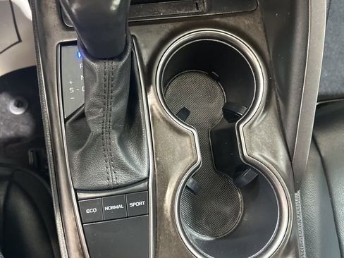 Used 2024 Toyota Camry SE image 29