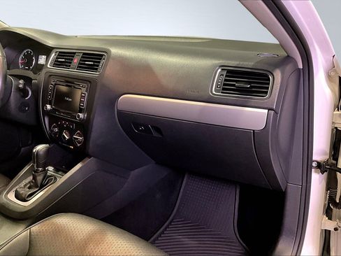 Used 2014 Volkswagen Jetta SE image 24