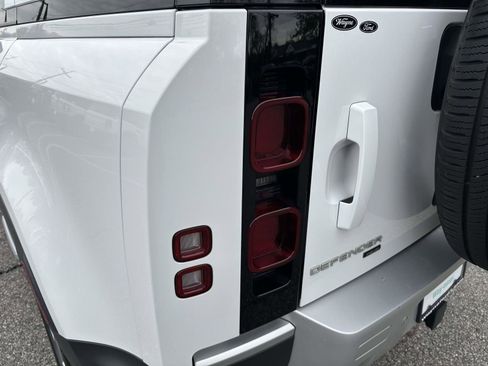 Used 2022 Land Rover Defender 110 SE AWD/4WD image 10