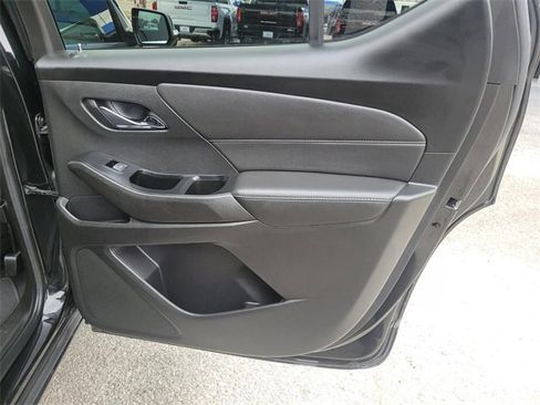 Used 2023 Chevrolet Traverse LT image 13