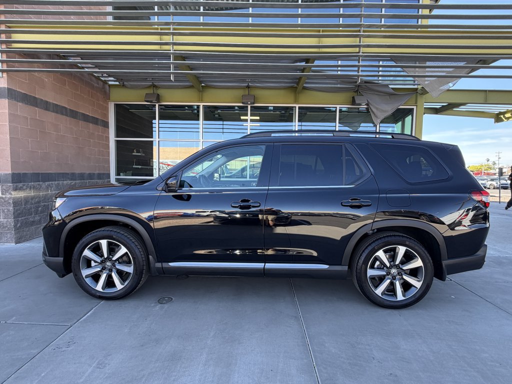 Used 2025 Honda Pilot Touring image 7