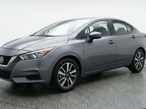 Used 2025 Nissan Versa SV image 3