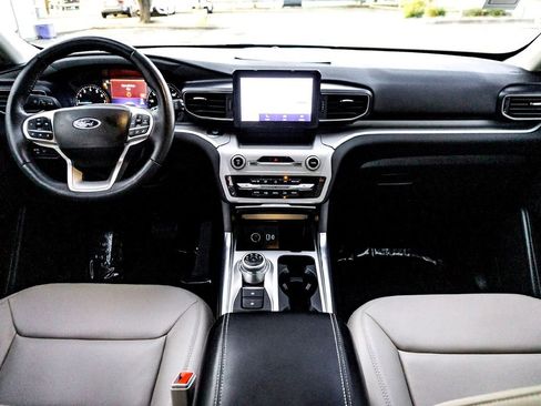 Used 2023 Ford Explorer XLT w/ Equipment Group 202A image 29