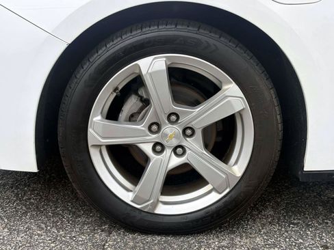 Used 2017 Chevrolet Volt LT w/ Comfort Package FWD image 29