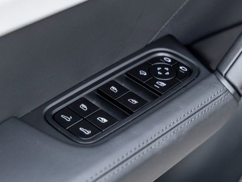 Certified 2025 Porsche Cayenne Coupe AWD/4WD image 20