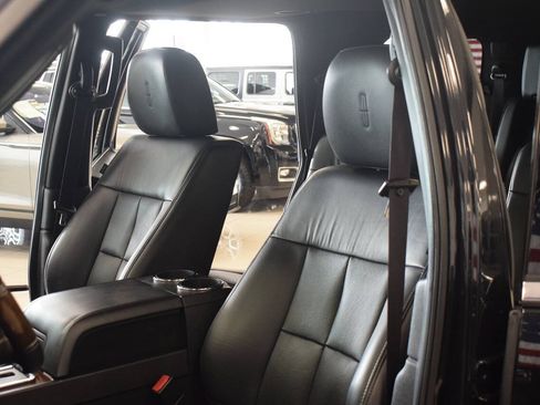 Used 2014 Lincoln Navigator 2WD image 9