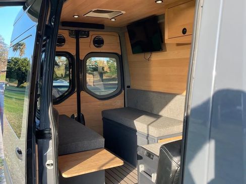 Used 2021 Mercedes-Benz Sprinter 2500 image 17