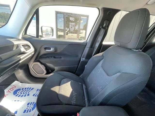 Used 2016 Jeep Renegade Latitude w/ Cold Weather Group AWD/4WD image 26