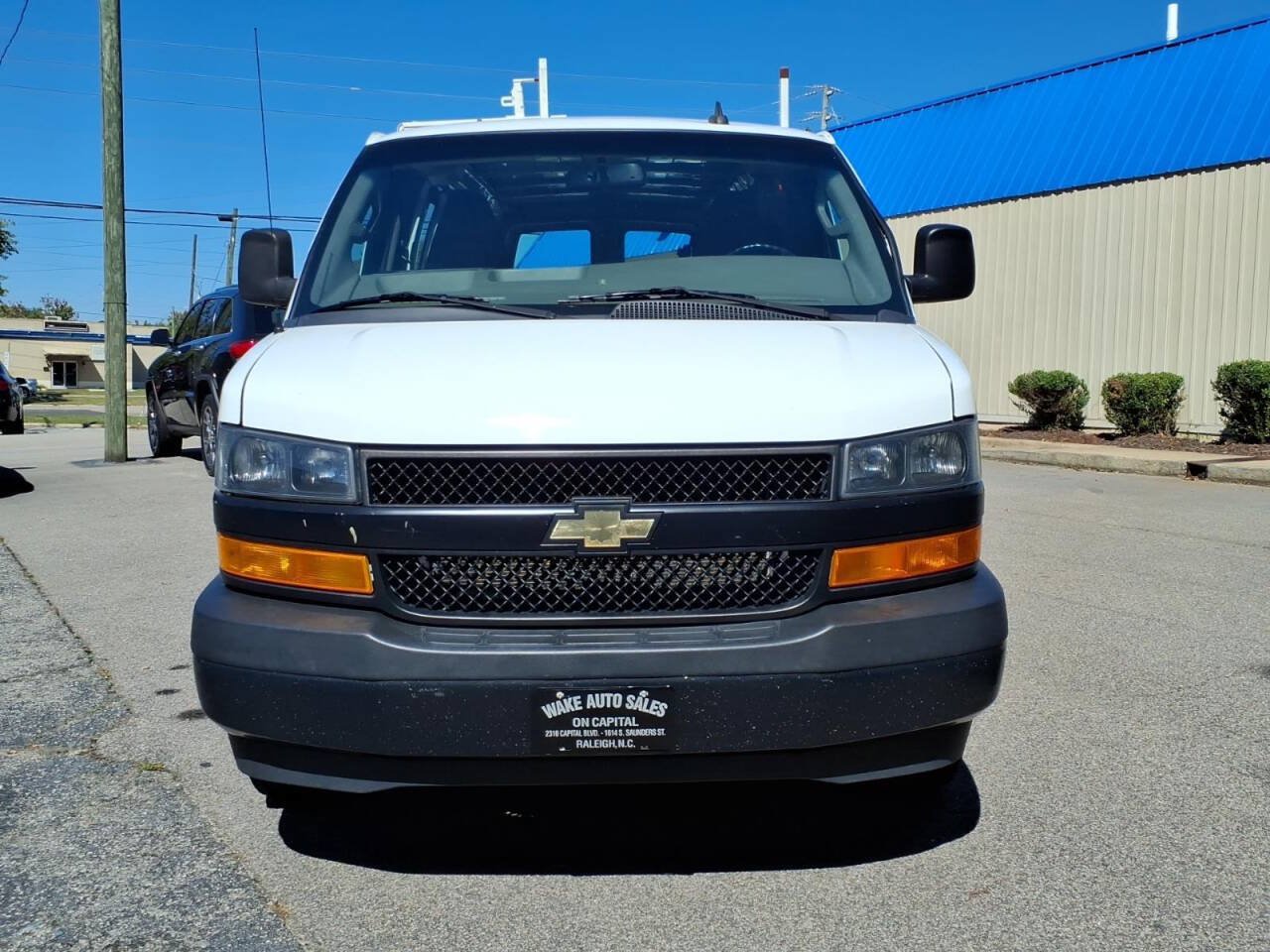 Used 2022 Chevrolet Express 2500 Extended w/ Driver Convenience Package RWD image 9