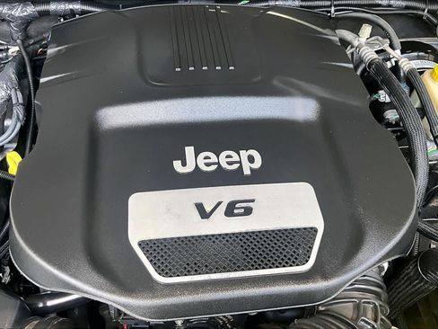 Used 2017 Jeep Wrangler Unlimited Sport w/ Quick Order Package 24S AWD/4WD image 30